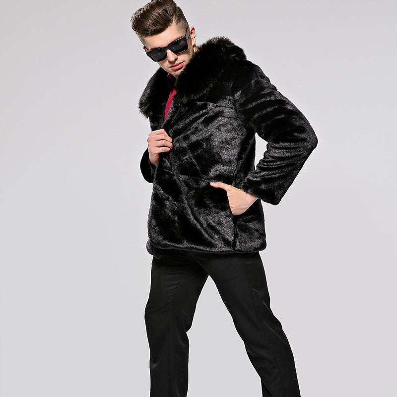 Herren Flauschiger Kunstpelzmantel mit voluminösem Kragen und eleganten Akzenten ModeGeist