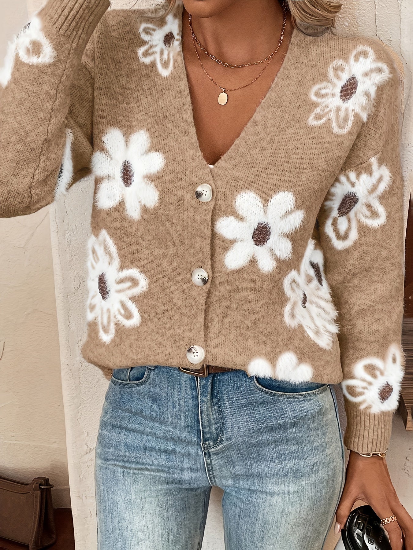 ModeGeist | Weiche Strickjacke mit Blumenmuster Acryl Wärme und Stil