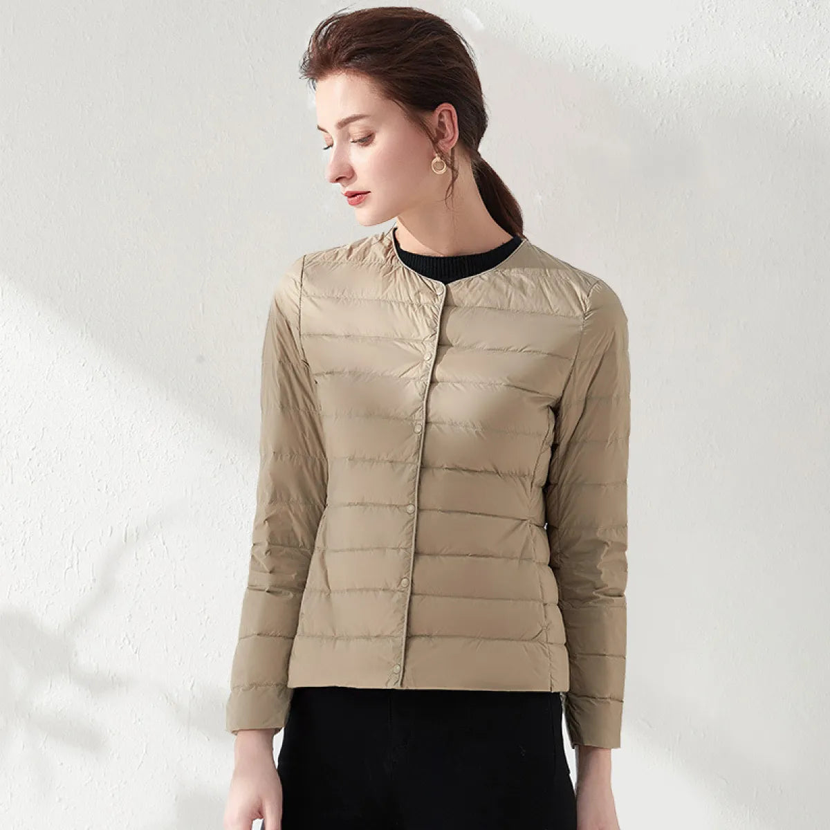 ModeGeist | Leichtgewichtige, kragenlose, figurformende Jacke für Damen