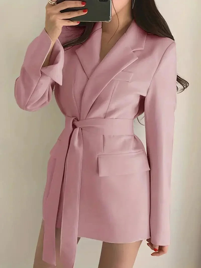 ModeGeist | Blazer Kleid - Taillierte Passform - Reverskragen - Bindegürtel - Mini Länge