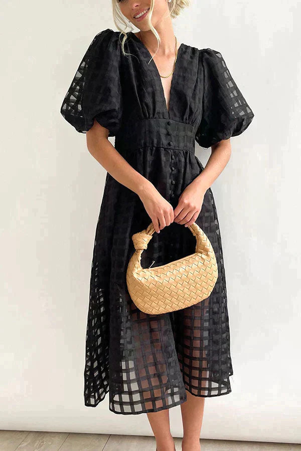 Stilvolles Alina Kleid mit weiten Ärmeln, einzigartig im Design
