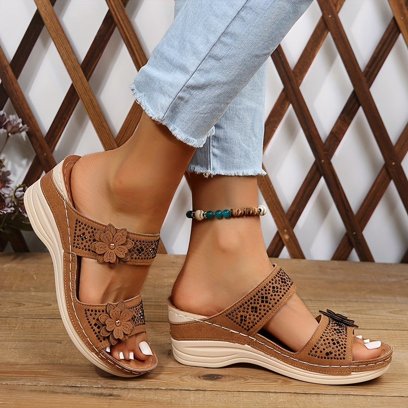 MODEGEIST Damen Wedge Pantoletten Blumenverzierung Keilabsatz