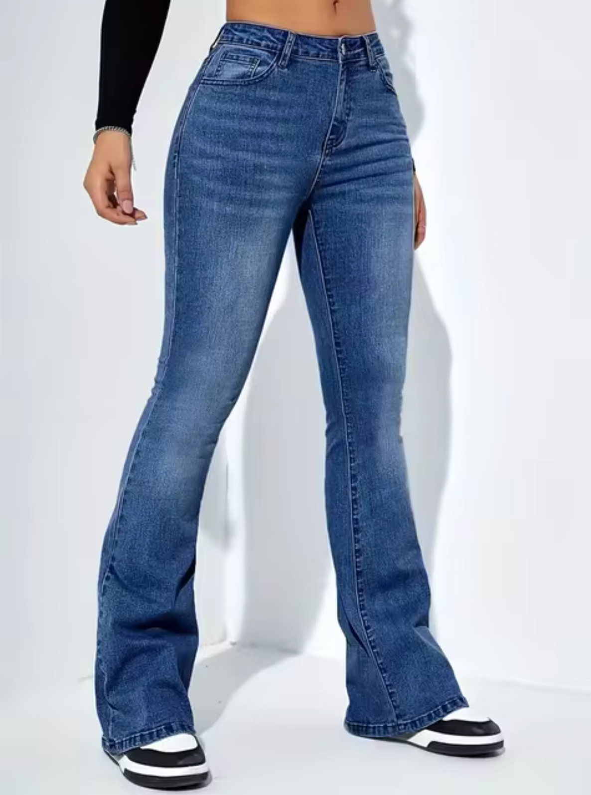 ModeGeist | Schicke High-Waist-Schlagjeans für Damen