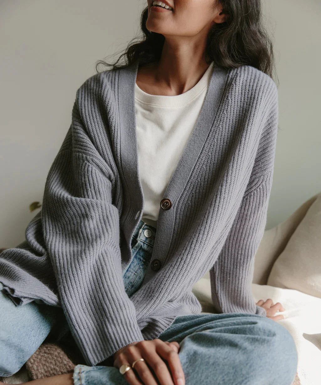 ModeGeist | Wunderschöner Cardigan mit V-Ausschnitt