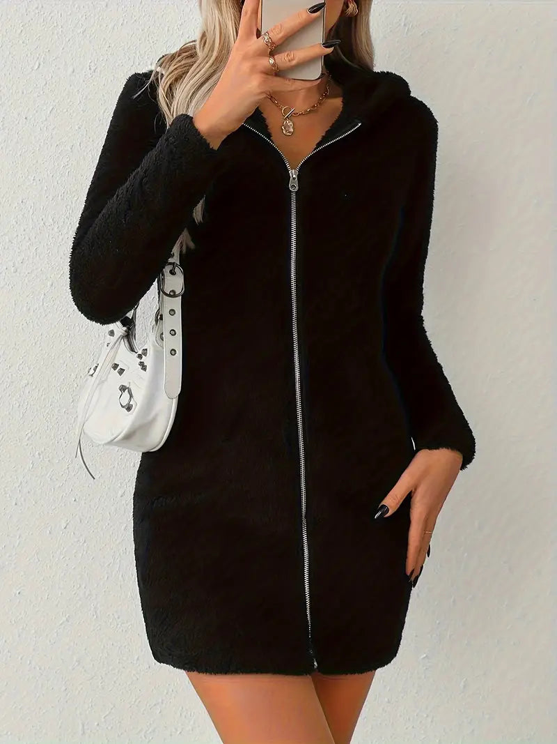 ModeGeist | Winterkleid mit Kapuze und Reißverschluss