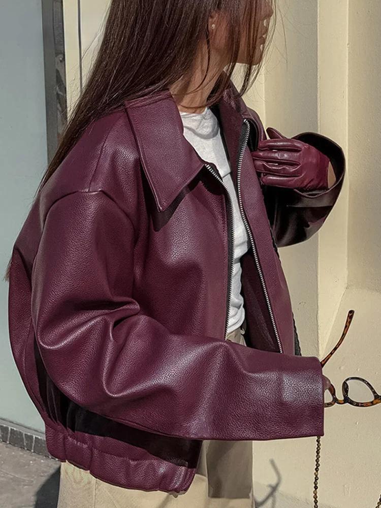ModeGeist | Kunstlederjacke mit stilvollem Reverskragen und Reißverschlussdetail - ModeGeist