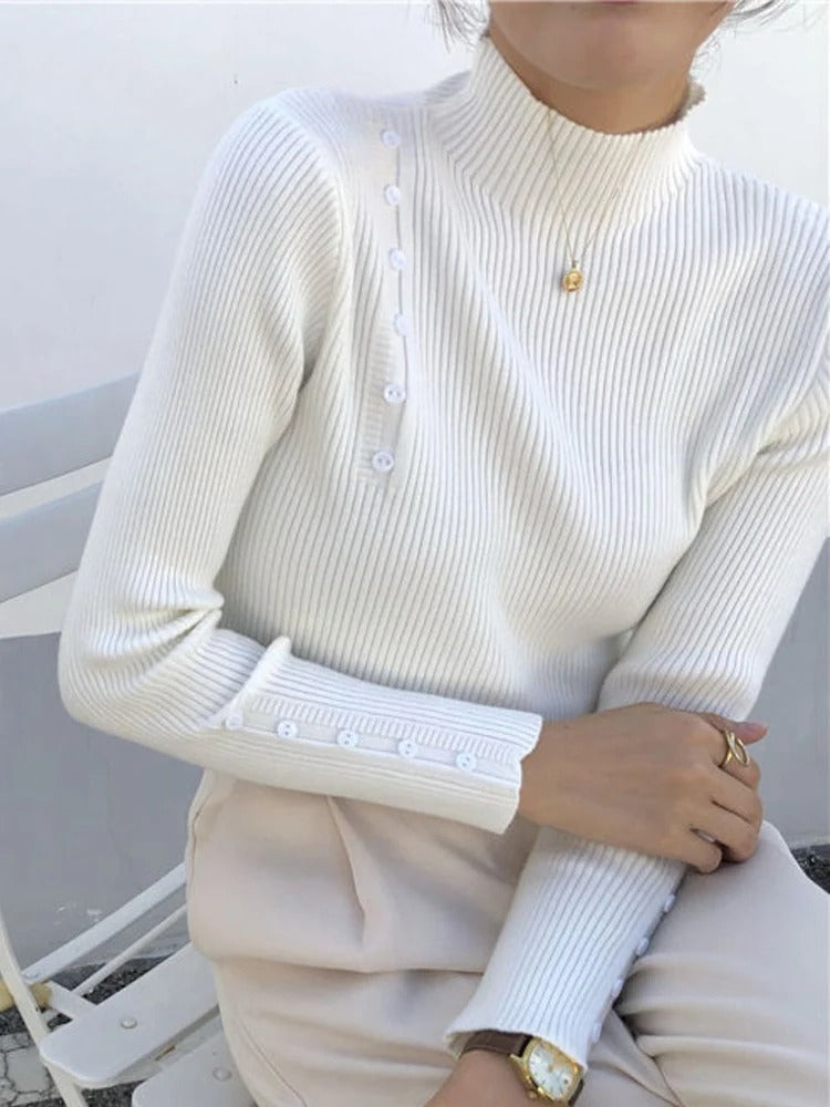 ModeGeist | Eleganter Pullover mit Zierknöpfen und Stehkragen