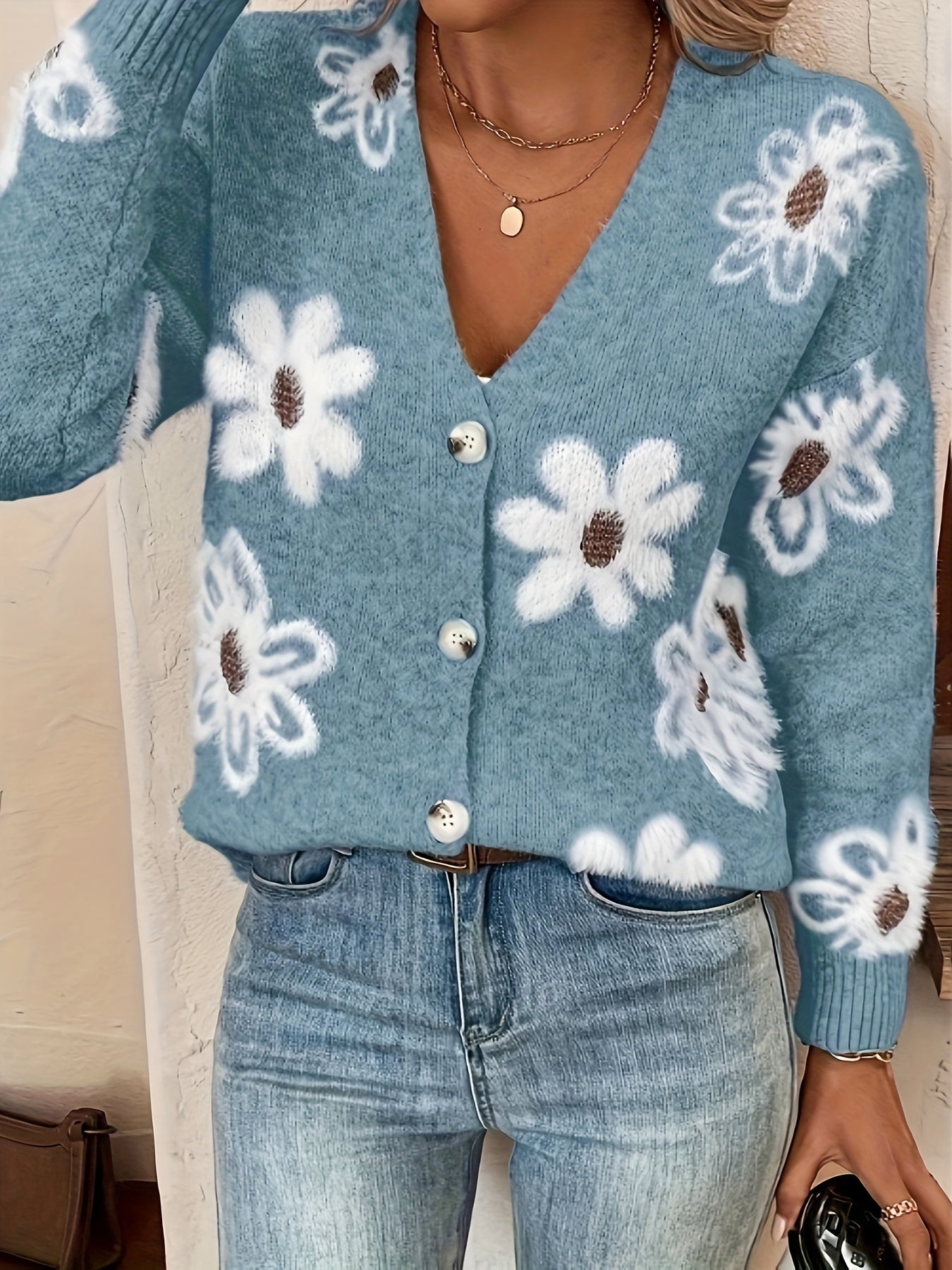 ModeGeist | Weiche Strickjacke mit Blumenmuster Acryl Wärme und Stil