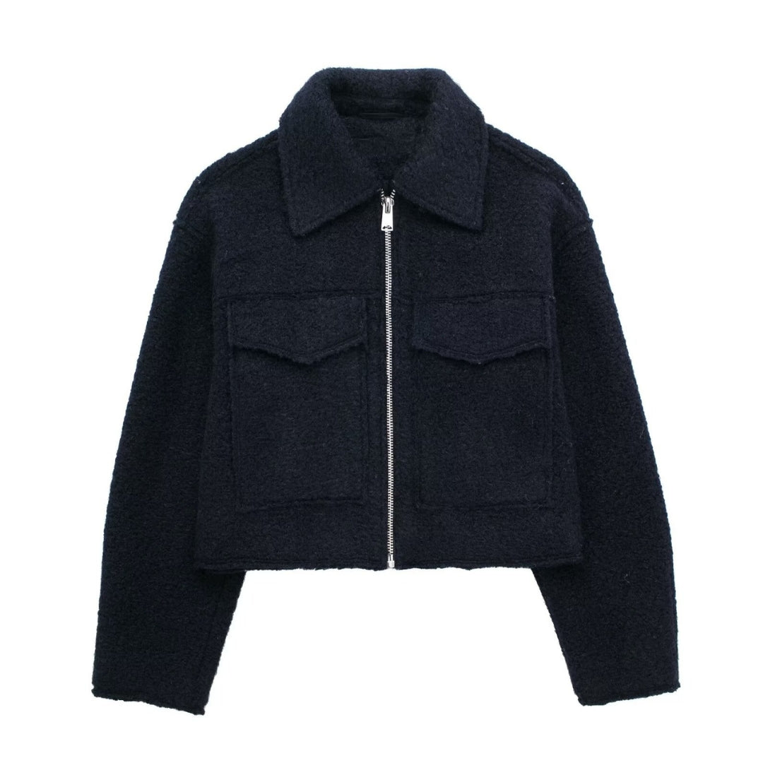 ModeGeist | Kurze Wolljacke Scharfer Kragen Strukturiert und Warm