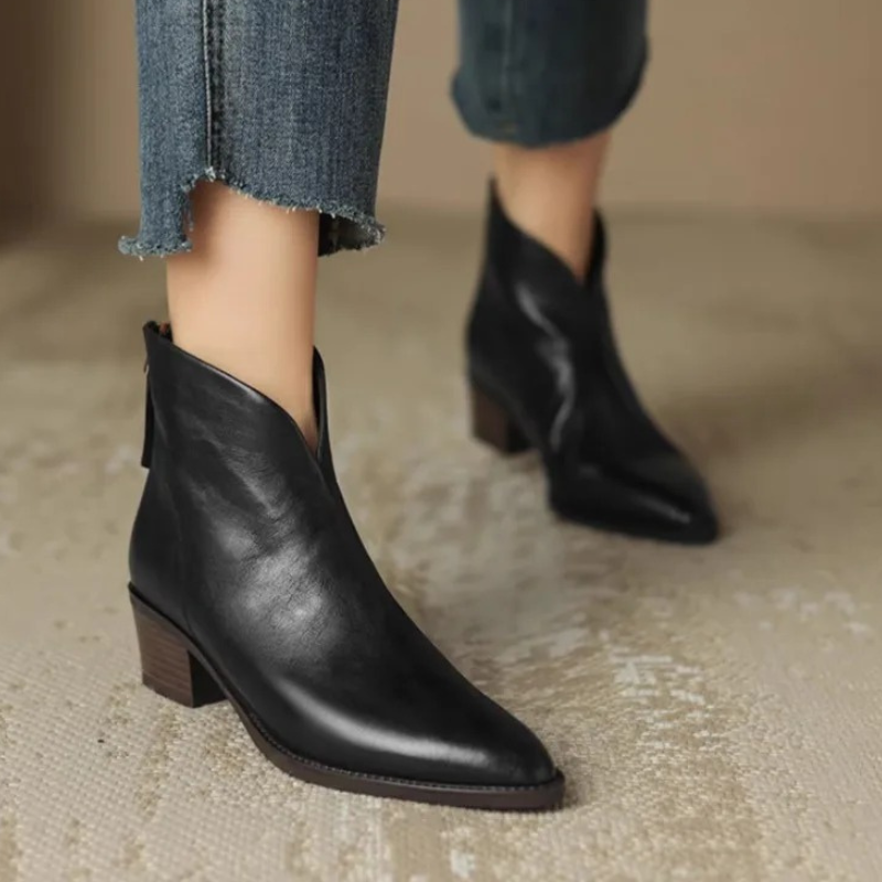 ModeGeist | Stiefeletten Leder Spitze Seitenreißverschluss Blockabsatz Elegante Passform