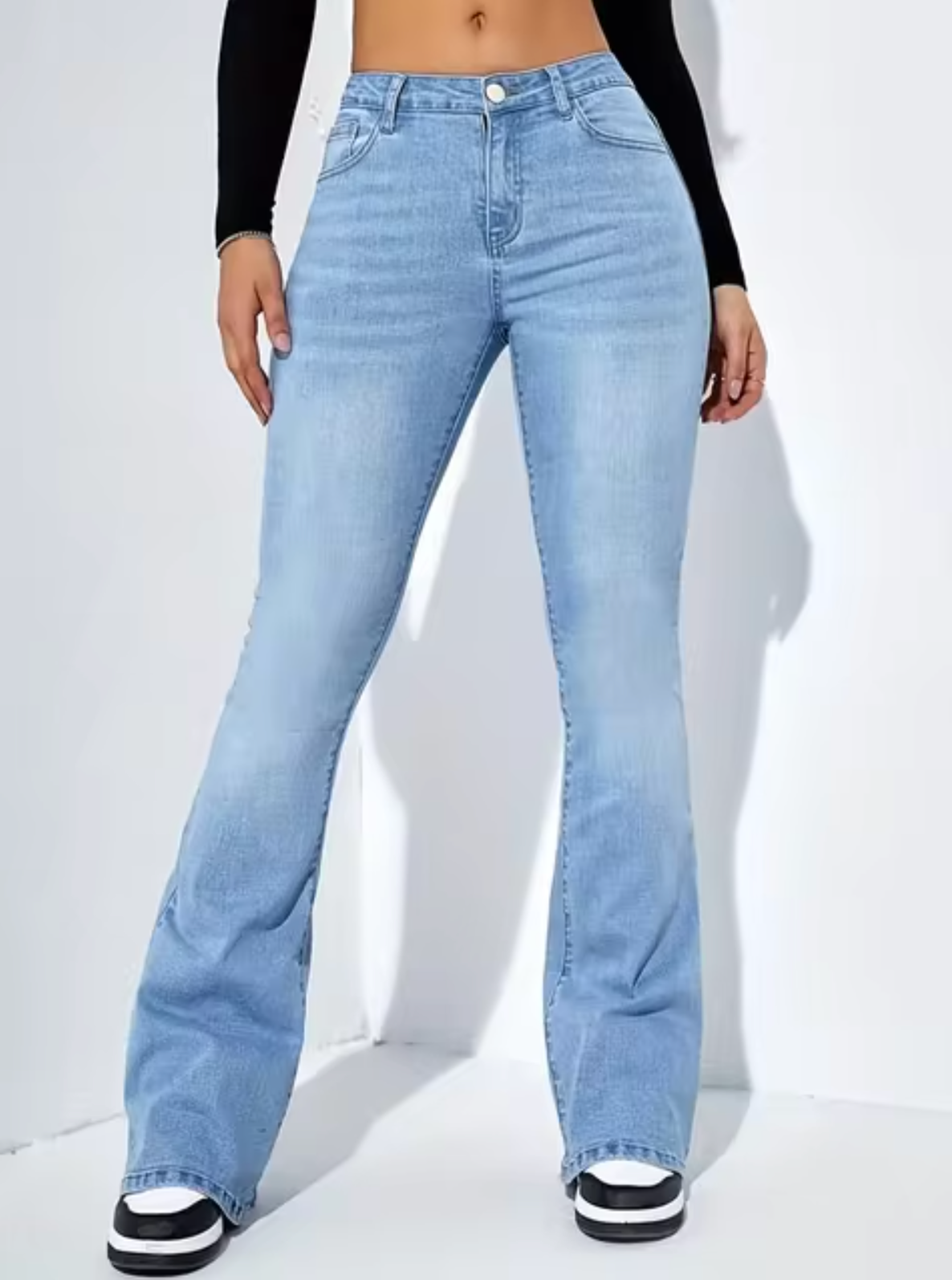 ModeGeist | Schicke High-Waist-Schlagjeans für Damen