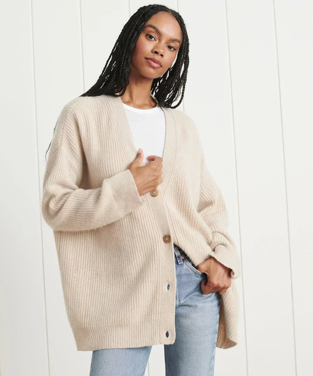 ModeGeist | Wunderschöner Cardigan mit V-Ausschnitt