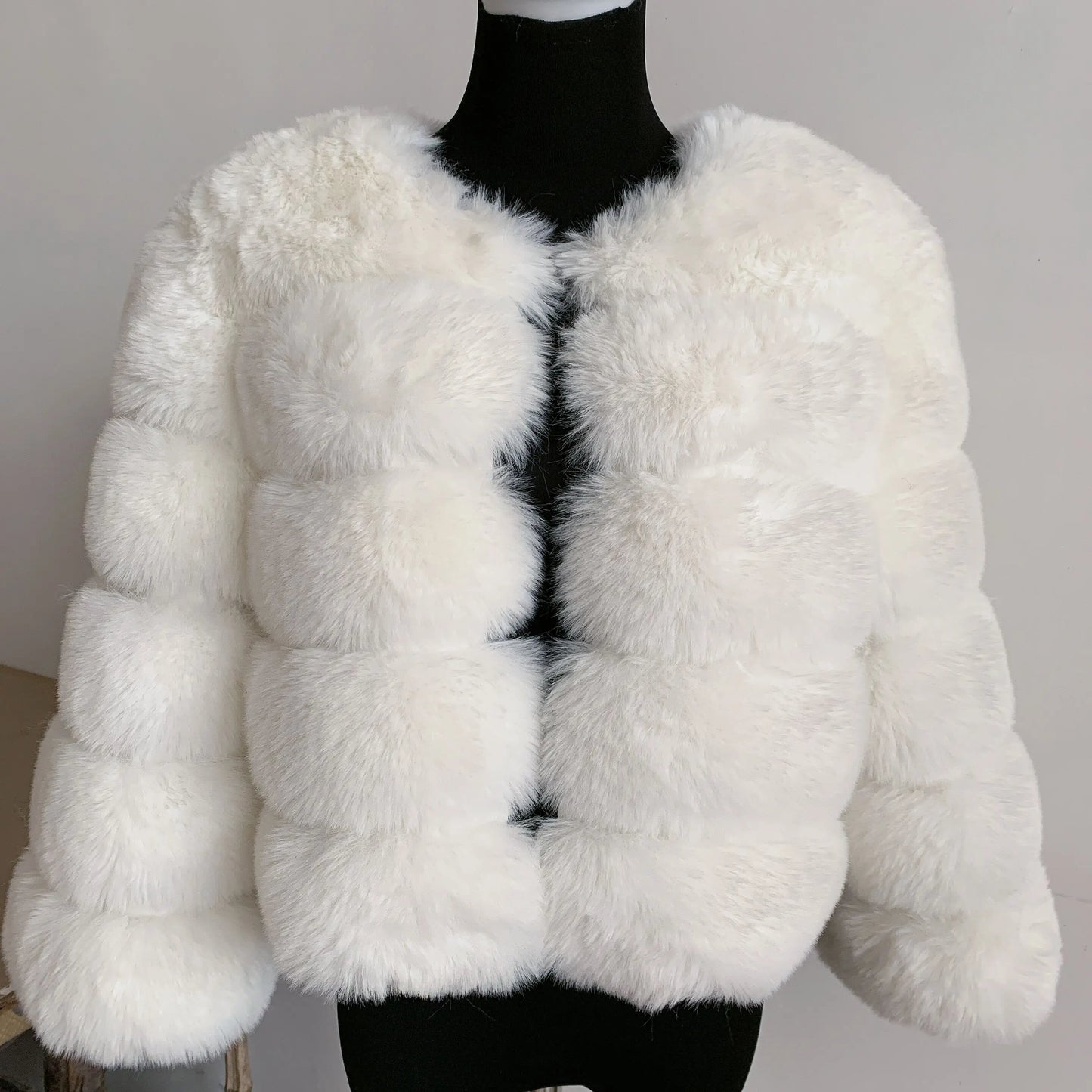 Modische Winterjacke aus Pelz für Damen - Sari