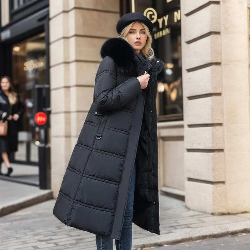 ModeGeist | Damen lange Winterjacke mit Pelzmütze und Gürtel