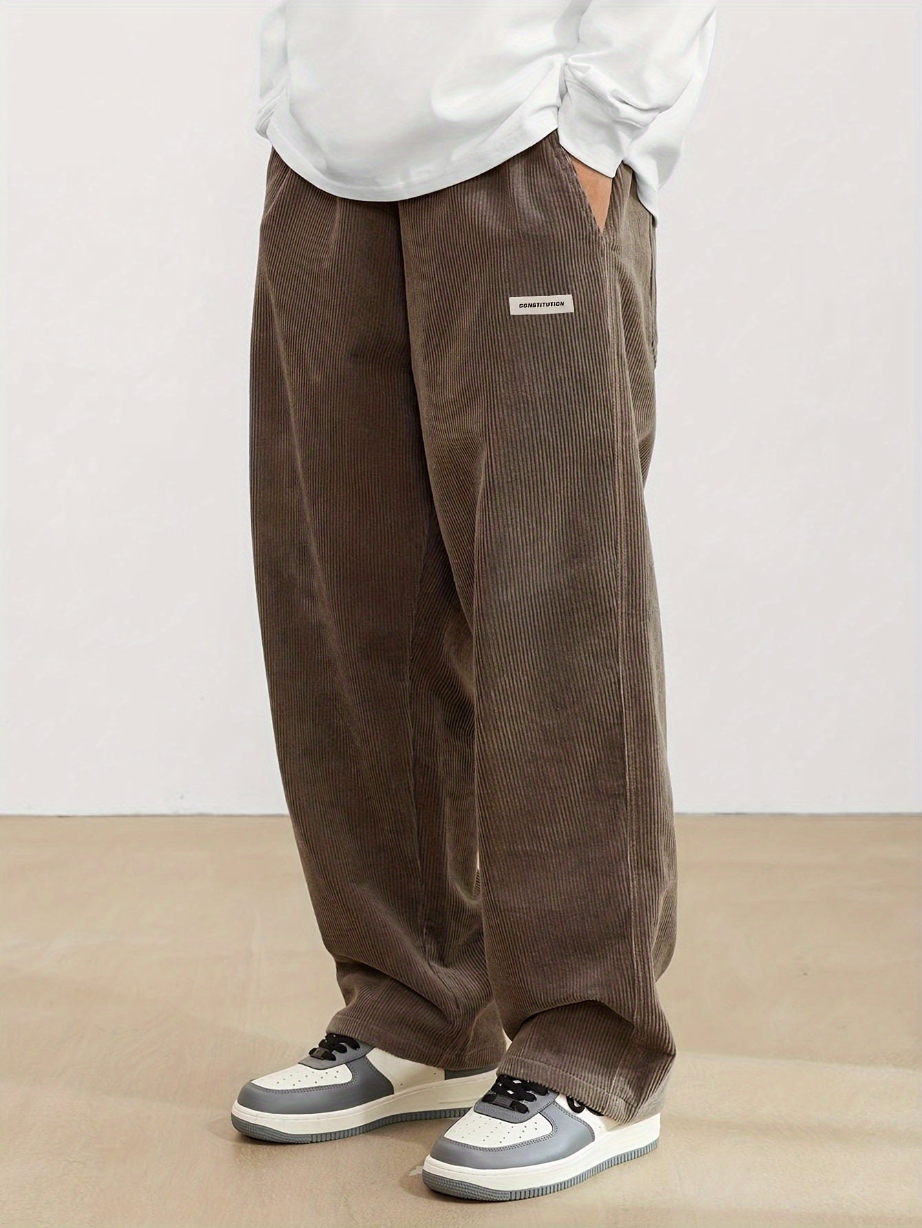 Braune Herrencordhose mit Taschen