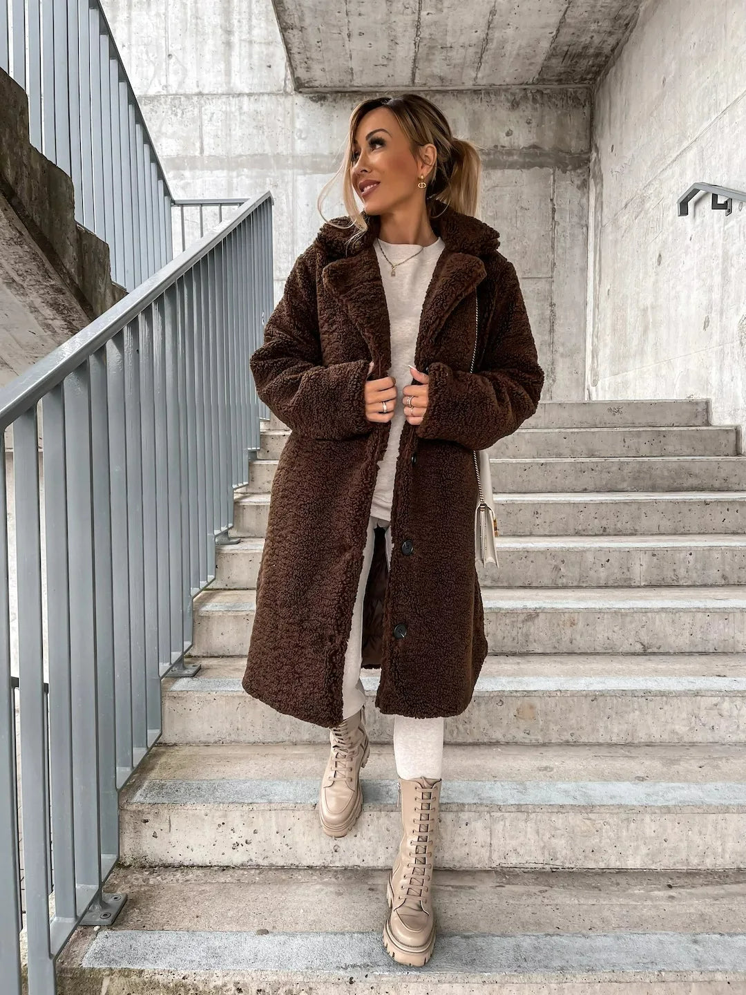 ModeGeist | Fell-Trenchcoat - stilvolle lange Damenoberbekleidung