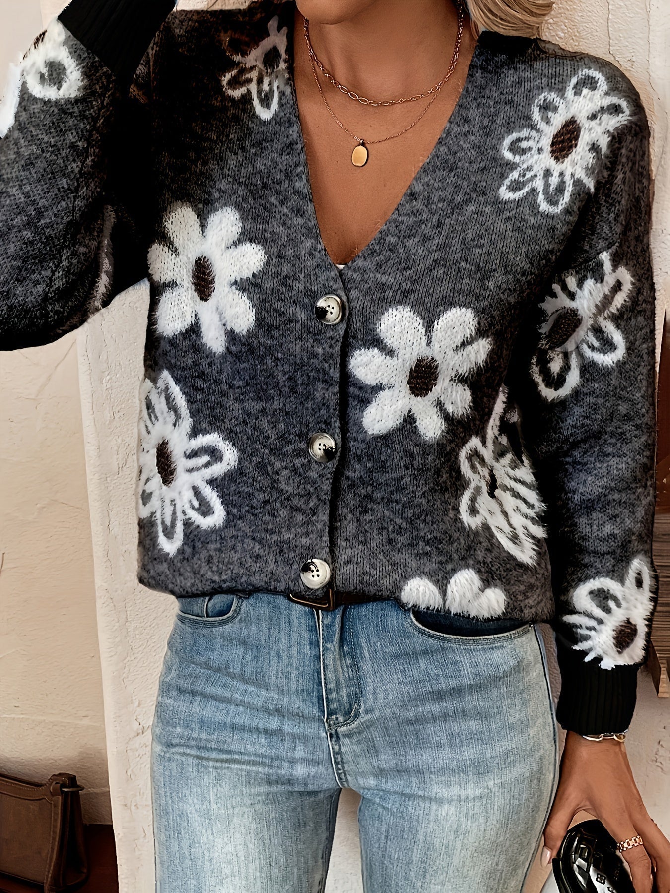 ModeGeist | Weiche Strickjacke mit Blumenmuster Acryl Wärme und Stil