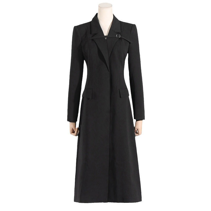LIUBA Minimalistischer Mantel im Nischendesign