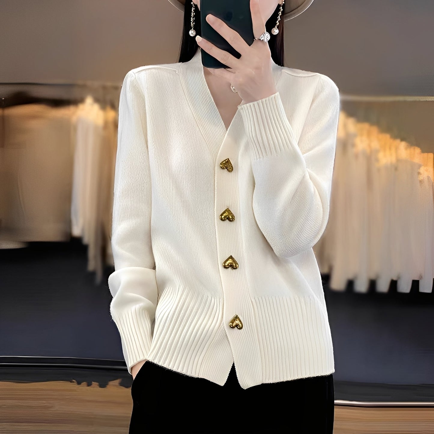 ModeGeist | Strickjacke mit Herzknöpfen für Frauen