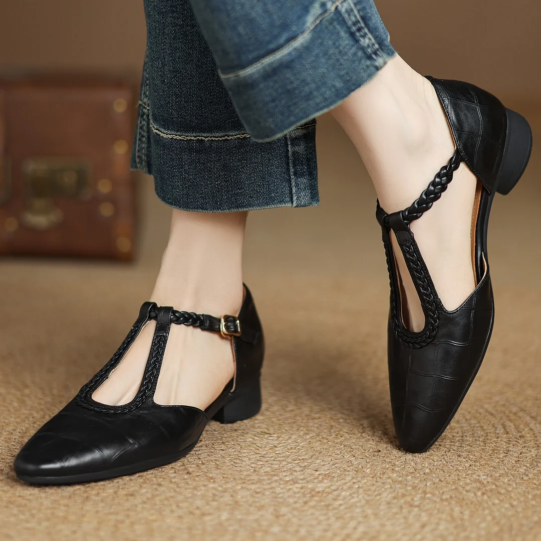 MODEGEIST Damen Mary Jane Ballerinas T-Spange Spitze Zehe