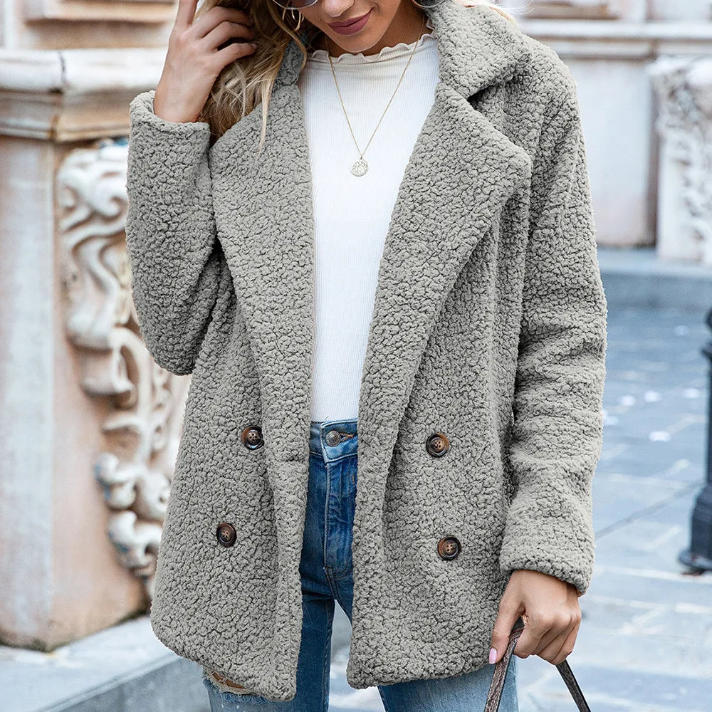 ModeGeist | Länge Mantel mit doppelten Knöpfen Chice Wärme mit einer zeitlosen Silhouette