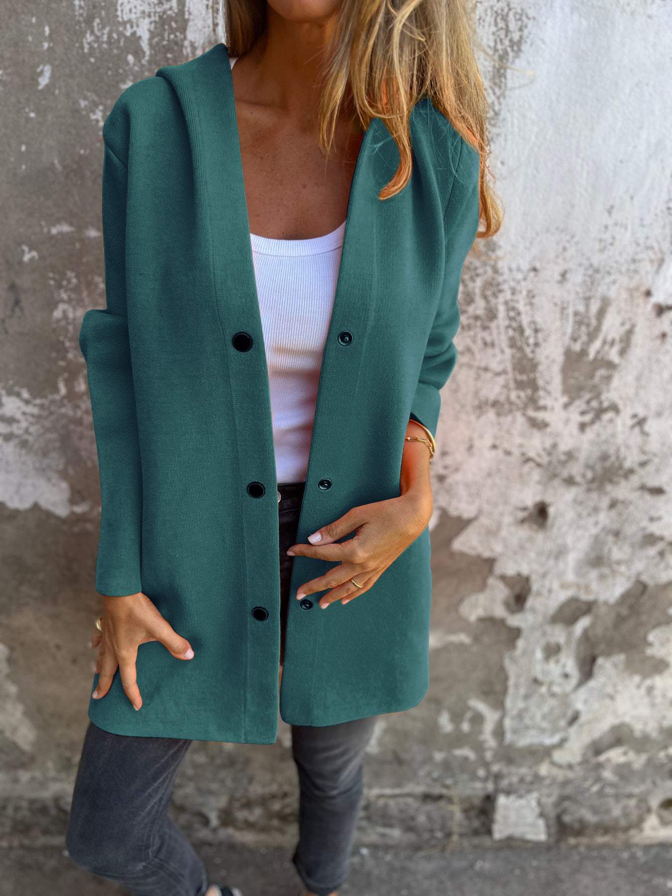 Marie: Geknöpfte Strickjacke mit Kapuze