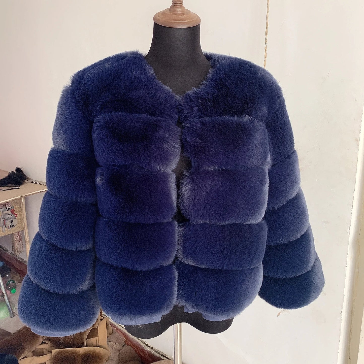Modische Winterjacke aus Pelz für Damen - Sari