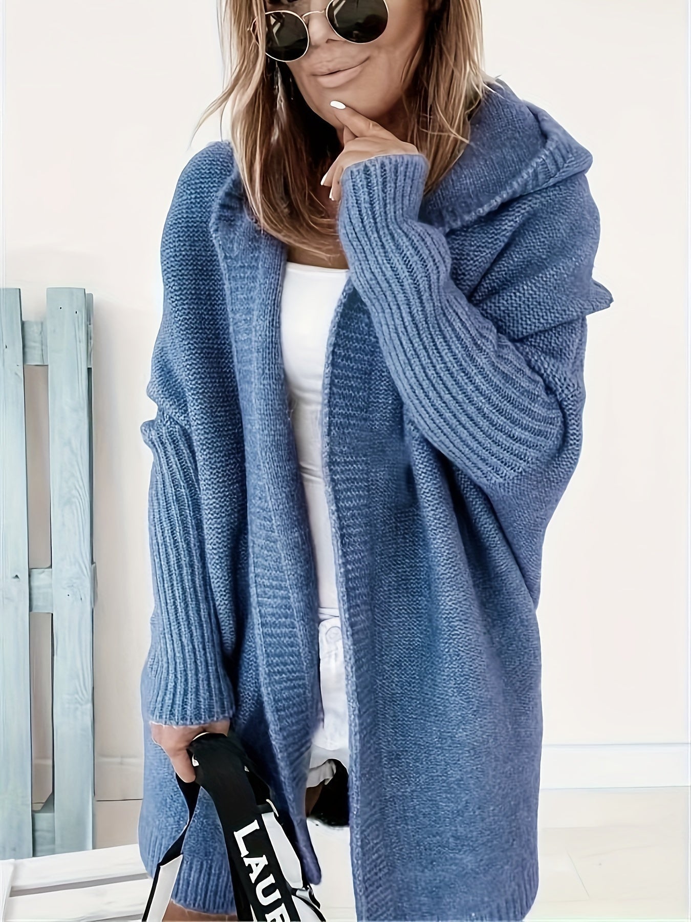 Schwarze Strickjacke mit Kapuze von Leycira
