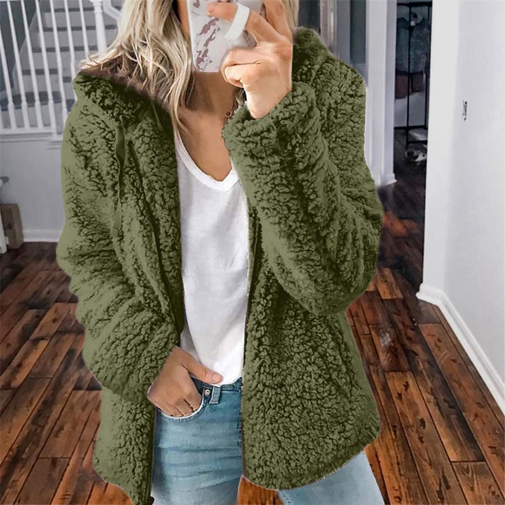 Kuscheliger Wollmantel aus Teddyfell mit Kapuze von Celandine