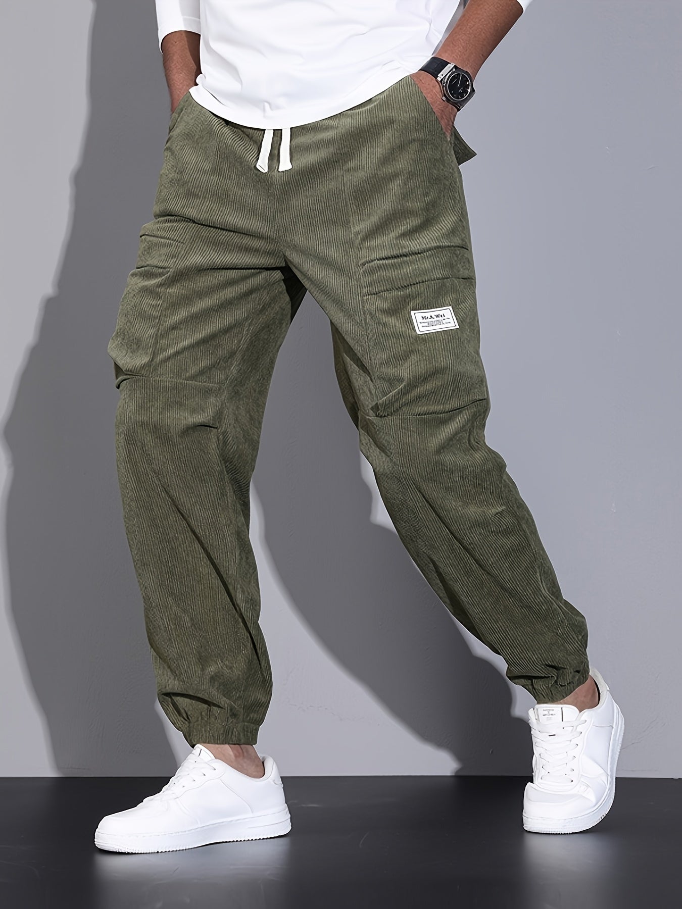 Cordhose in Kaffeefarbe - Leo-Muster