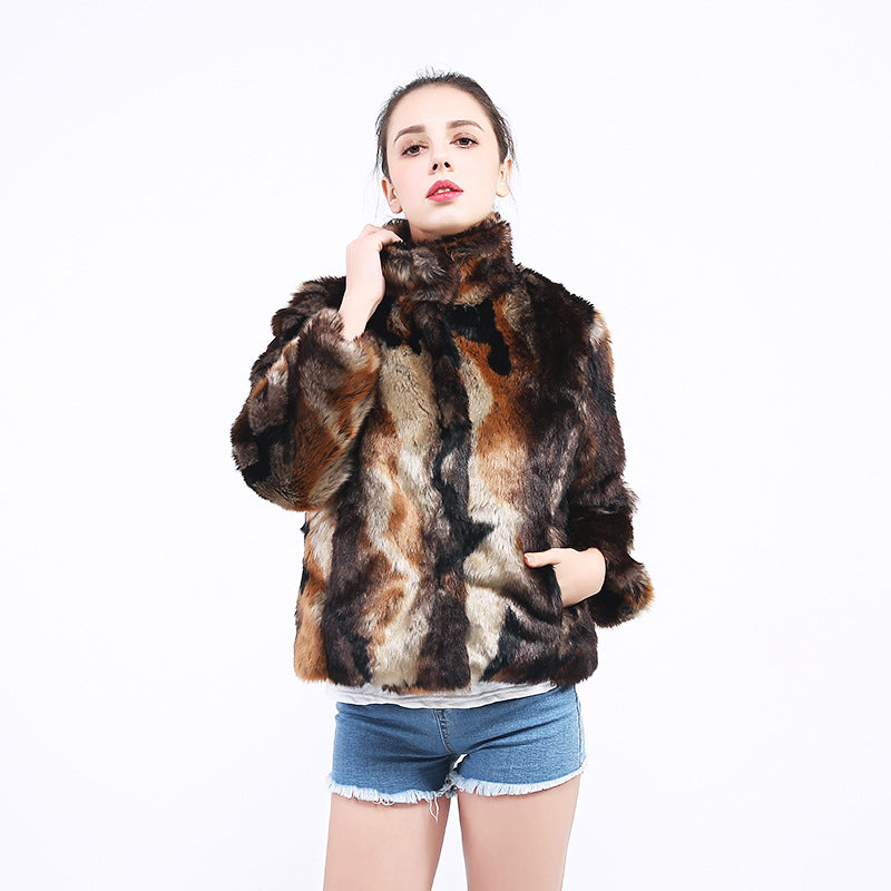 Damen Kunstpelzjacke mit hohem Kragen und modischem Design ModeGeist