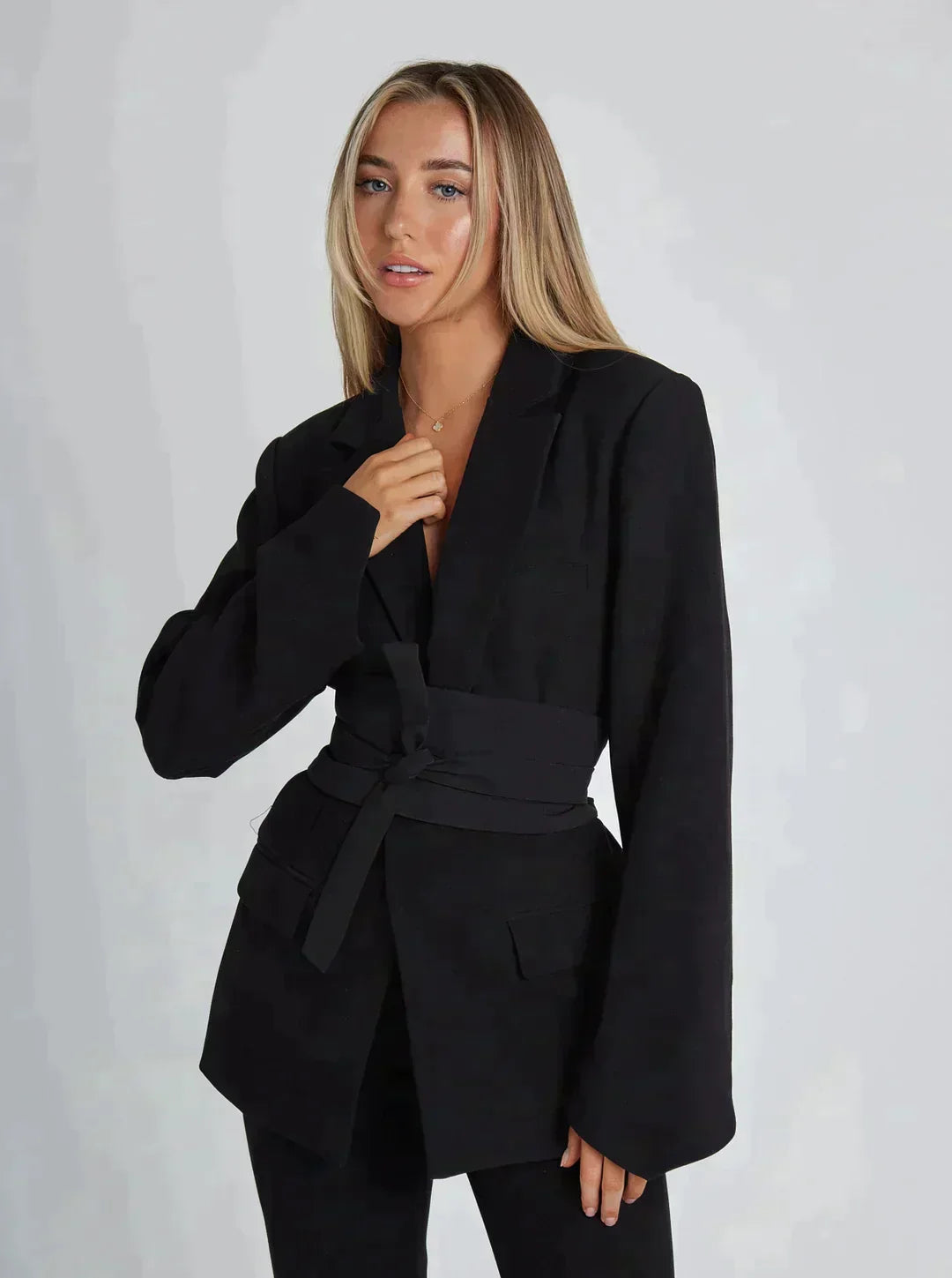 ModeGeist | Blazer mit zusätzlichen Gürtelakzenten