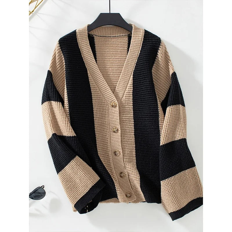 ModeGeist | Gestreifter Oversized-Strickcardigan