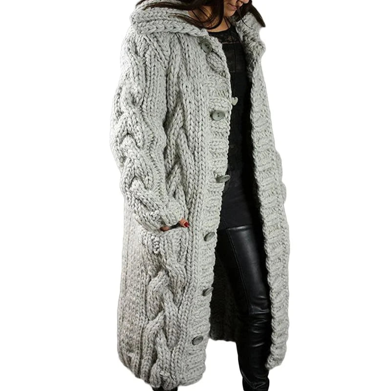 Romee: Grobe Strickjacke