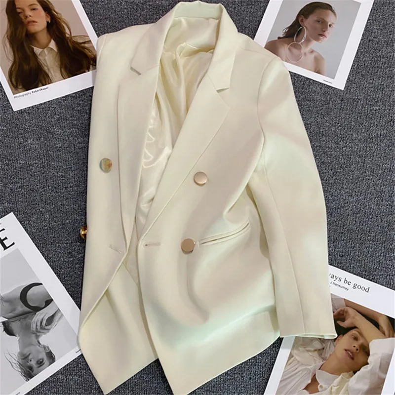 Damenblazer mit Knöpfen von Avelena