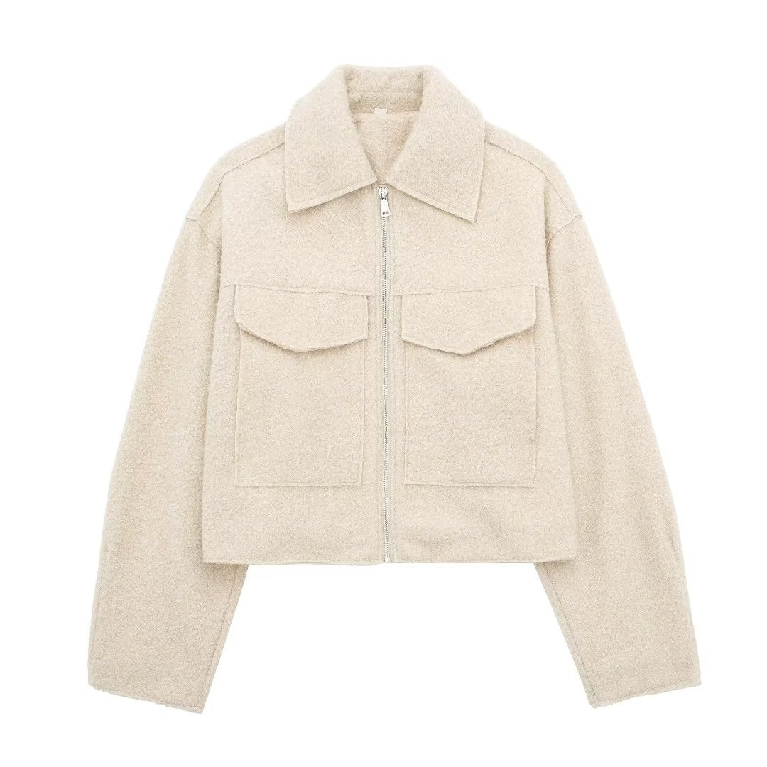 ModeGeist | Kurze Wolljacke Scharfer Kragen Strukturiert und Warm