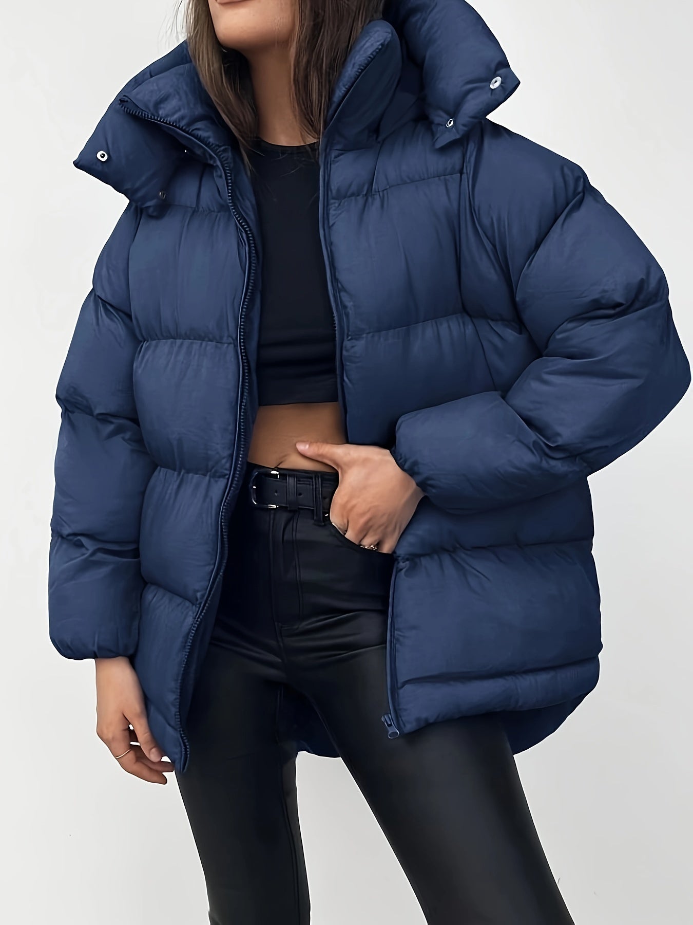 ModeGeist | Kurze Steppjacke mit Kapuze und Stehkragen für Damen Ideal Bei Kaltem Wetter