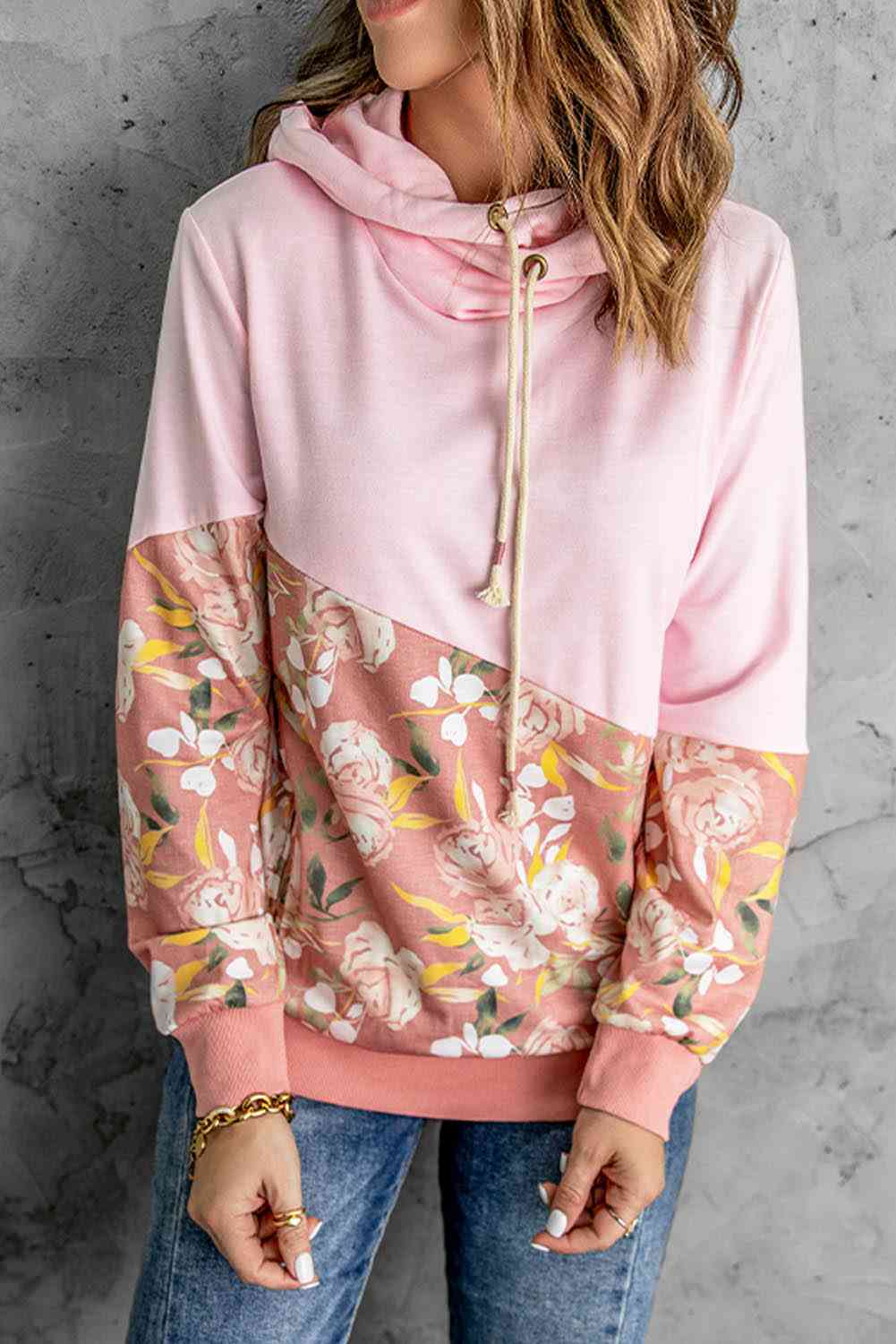 Fudus Hoodie:  Relaxed and Effortless