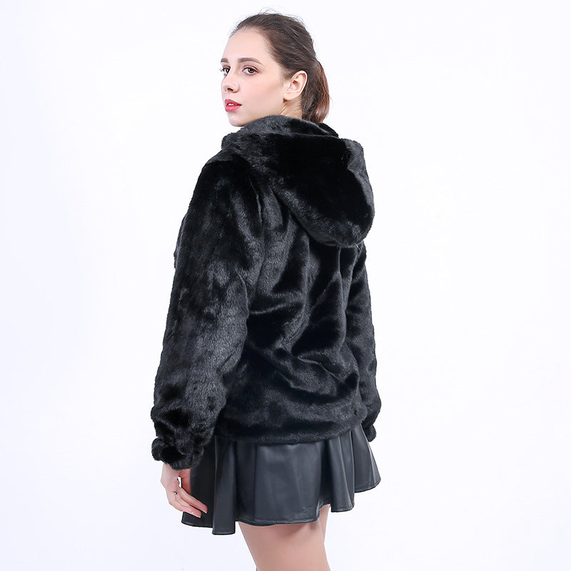 Damen Flauschige Kunstpelzjacke mit Kapuze ModeGeist