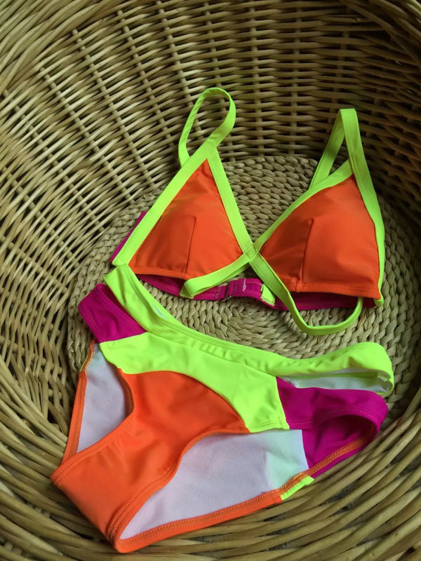 Modischer Dreieck-Bikini für Damen mit raffinierten Trägern von MODEGEIST
