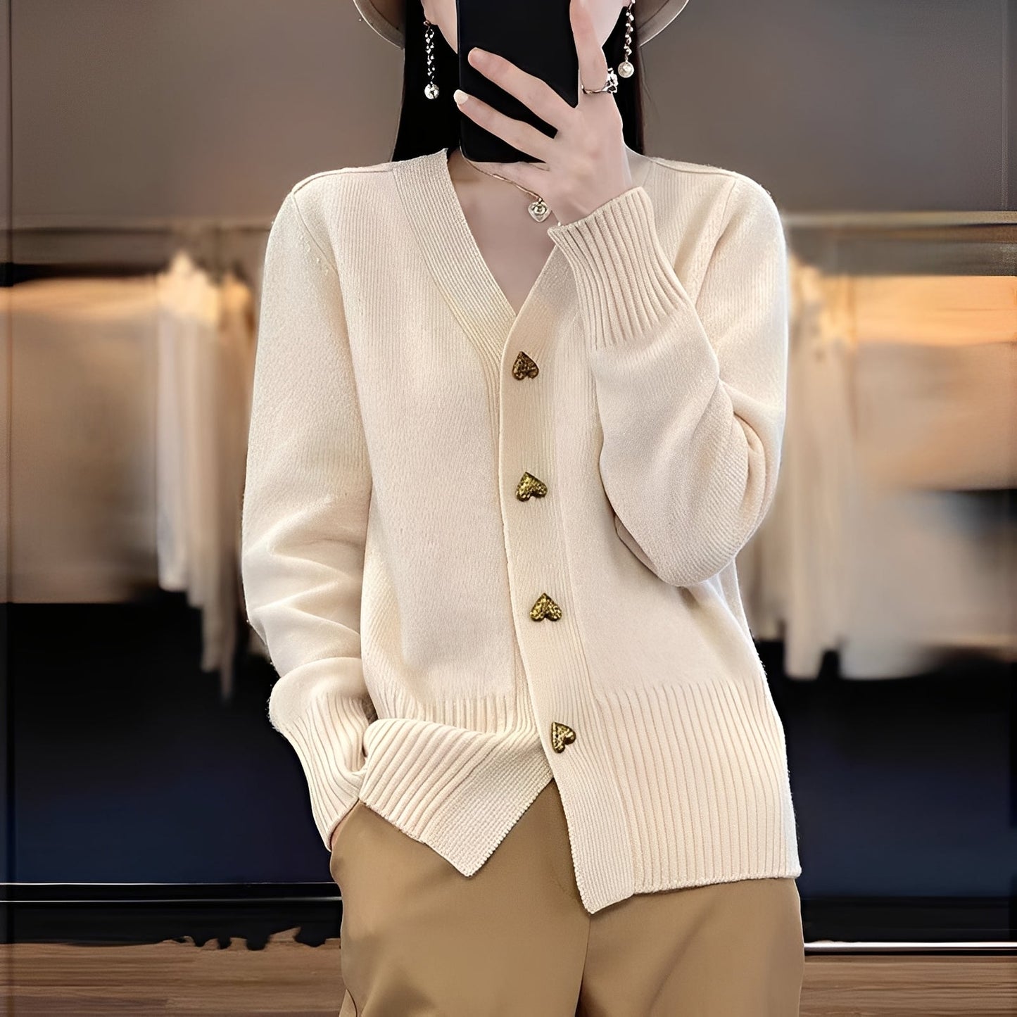 ModeGeist | Strickjacke mit Herzknöpfen für Frauen