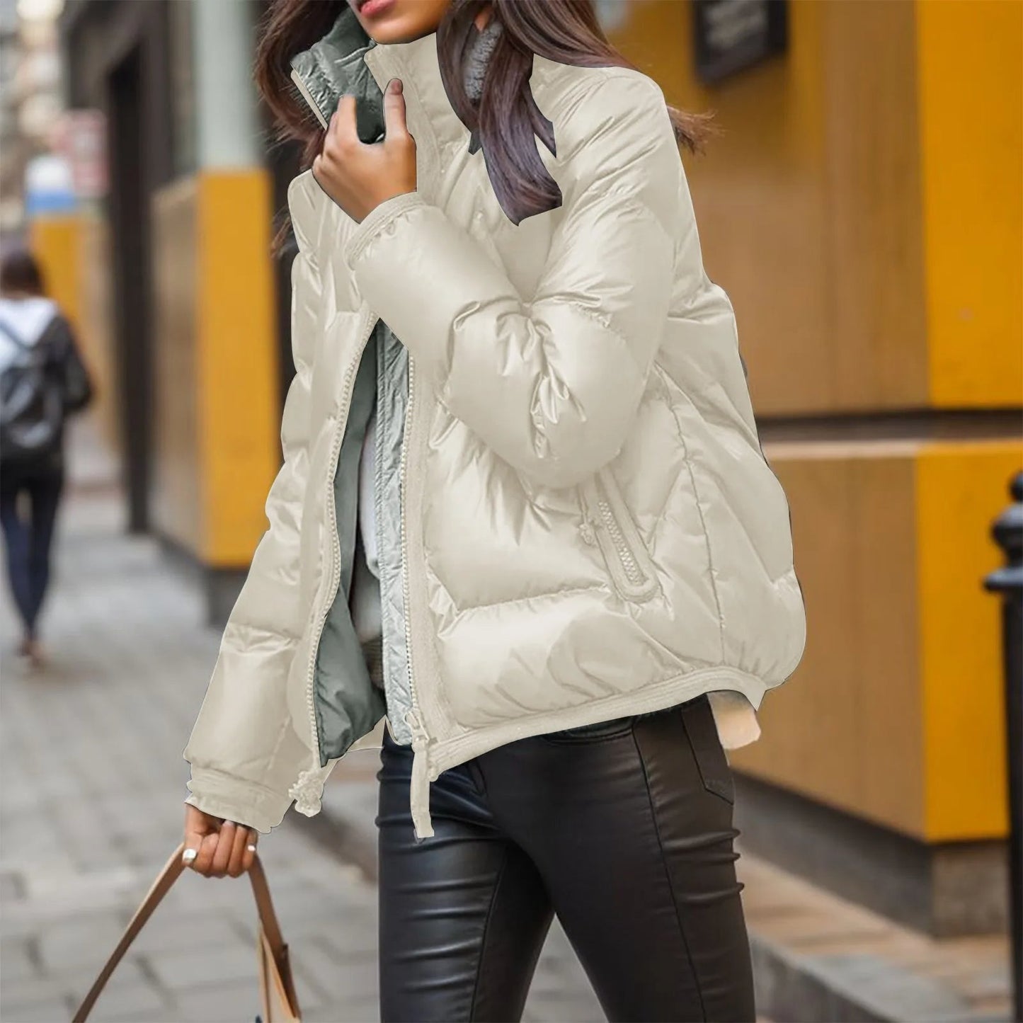 ModeGeist | Stylische Steppjacke mit Glänzendem Finish