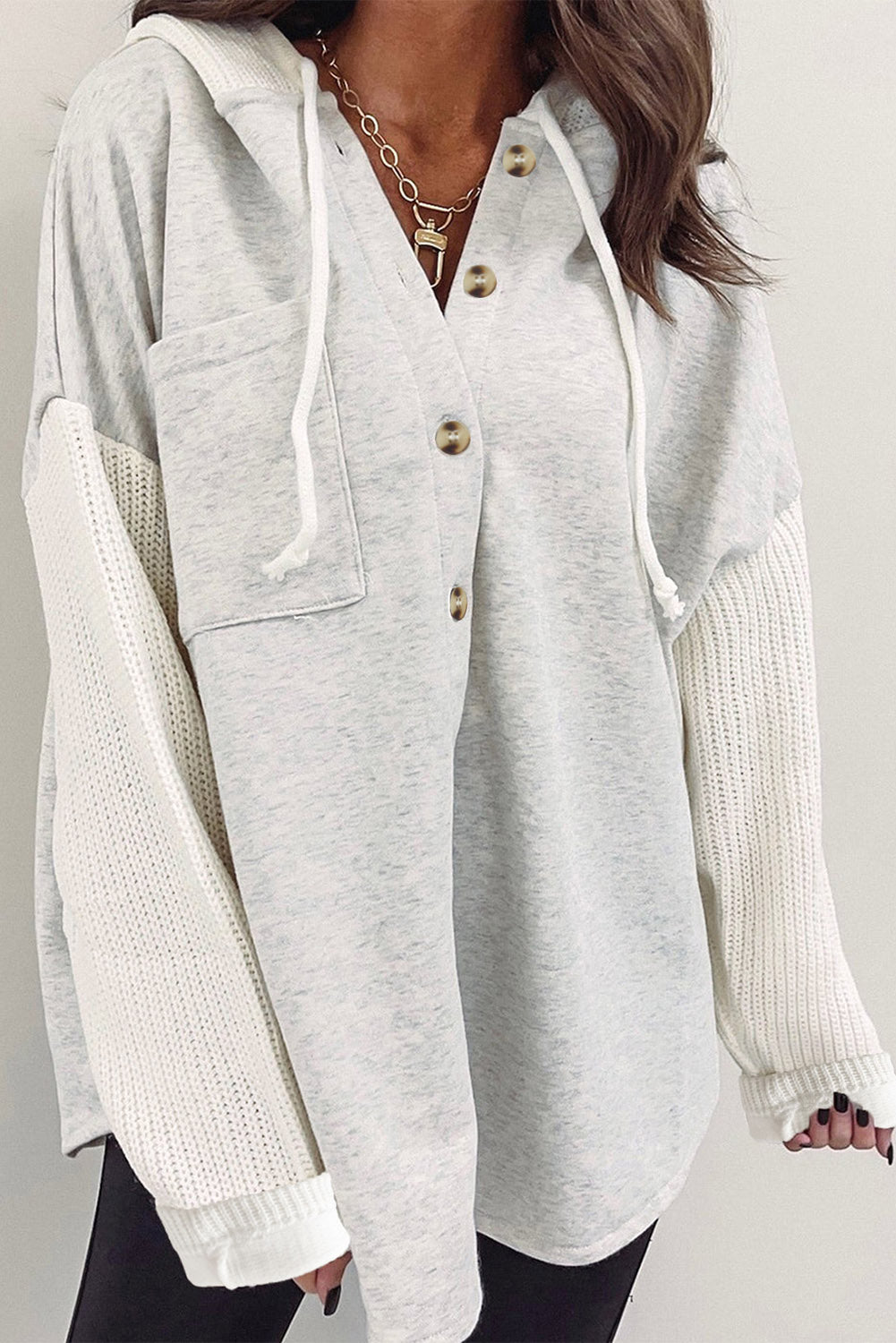ModeGeist | Langärmelige Bluse mit Kapuze und Knöpfen Baumwollmischung Komfort und Stil
