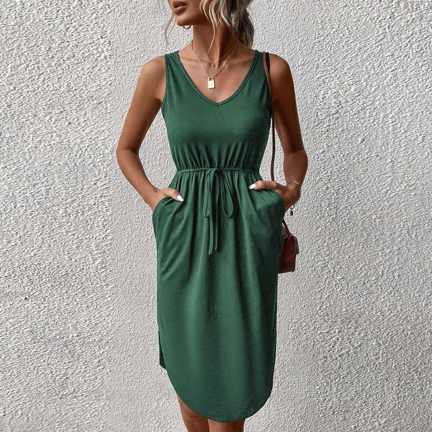 Kurzes, modisches Kleid mit Knopfleiste von Jana