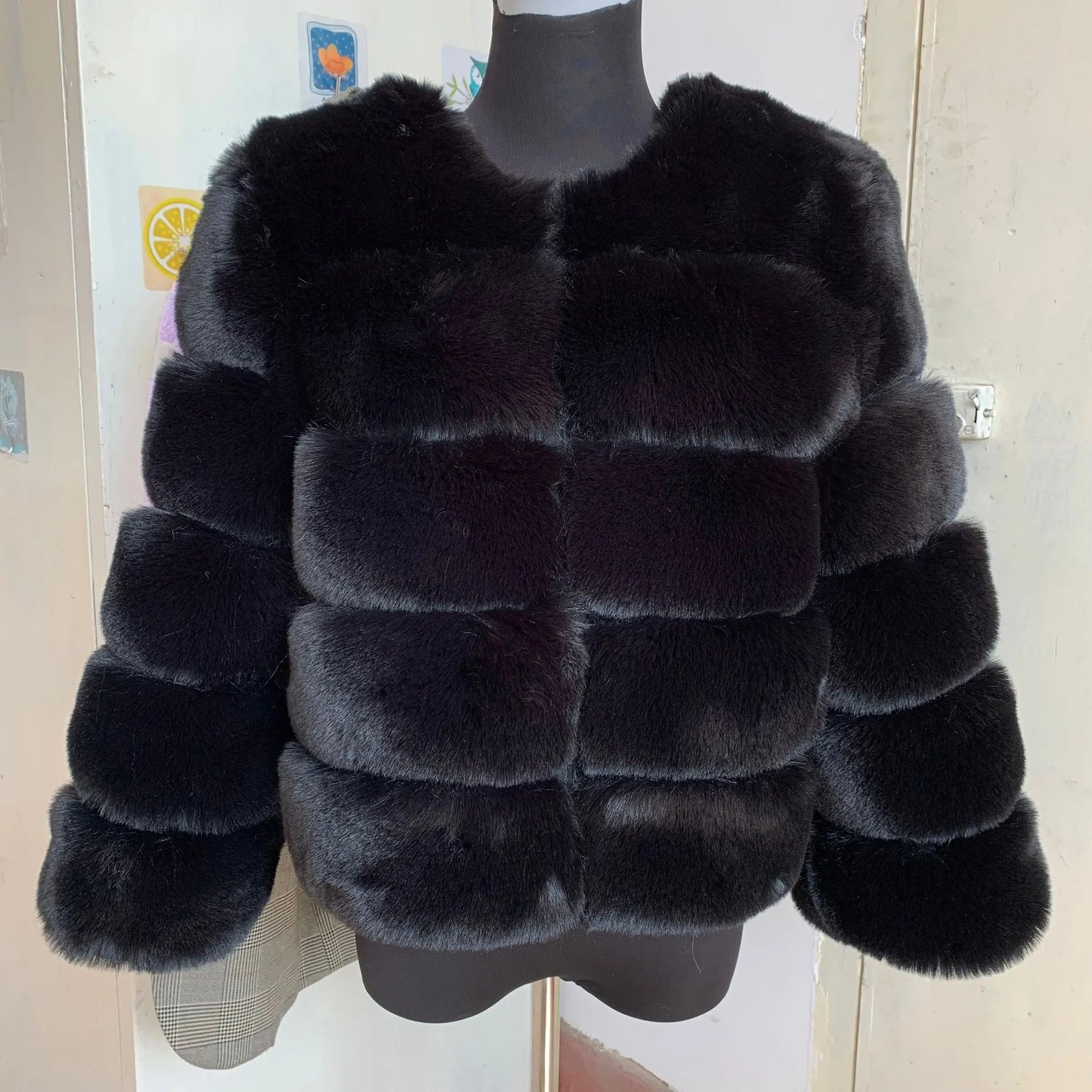 Modische Winterjacke aus Pelz für Damen - Sari