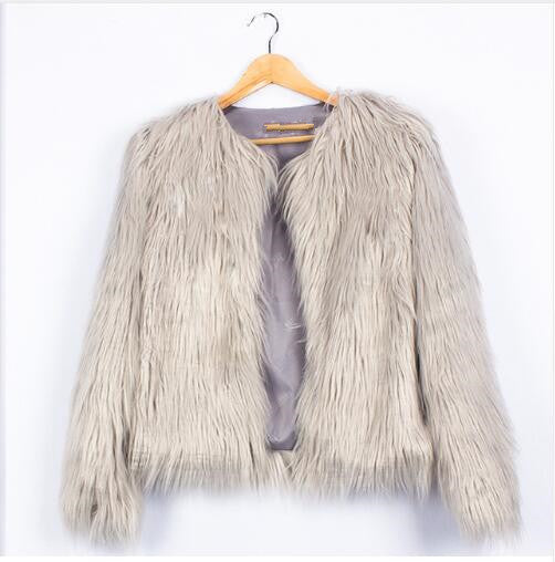 Damen Flauschige Kunstfelljacke mit voluminösem Schnitt und elegantem Kragen ModeGeist