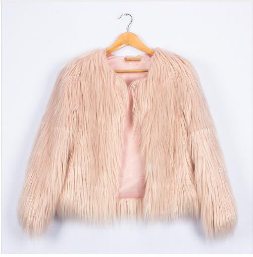 Damen Flauschige Kunstfelljacke mit voluminösem Schnitt und elegantem Kragen ModeGeist