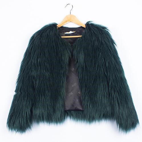 Damen Flauschige Kunstfelljacke mit voluminösem Schnitt und elegantem Kragen ModeGeist