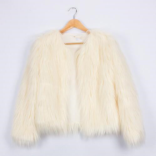 Damen Flauschige Kunstfelljacke mit voluminösem Schnitt und elegantem Kragen ModeGeist