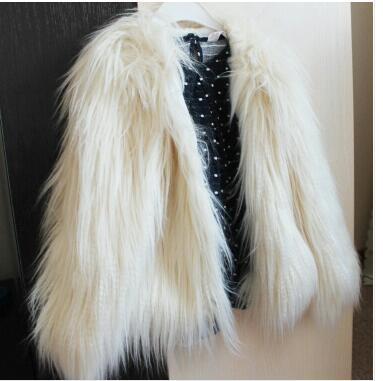 Damen Flauschige Kunstfelljacke mit voluminösem Schnitt und elegantem Kragen ModeGeist